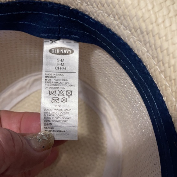 New hat by old navy - Picture 4 of 11